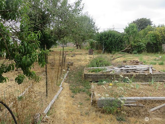 2nd image of 271 Garfield Avenue E