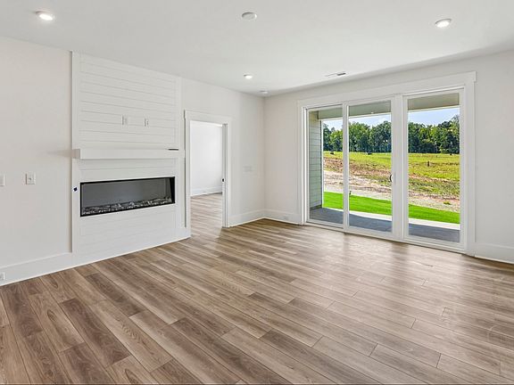 5th image of 1429 Twin Leaf Rd