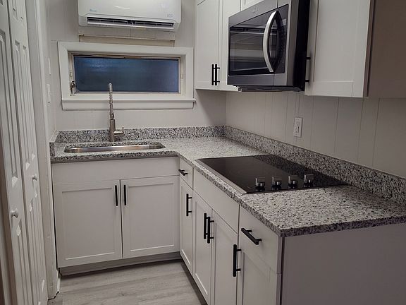 5th image of 1804 E Ash St #12