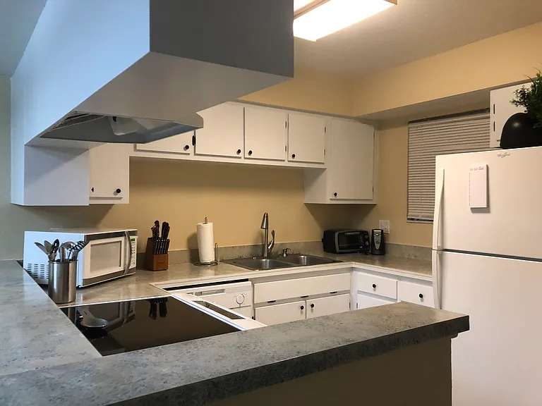 4411 SW 34th St #301 — Photo 4