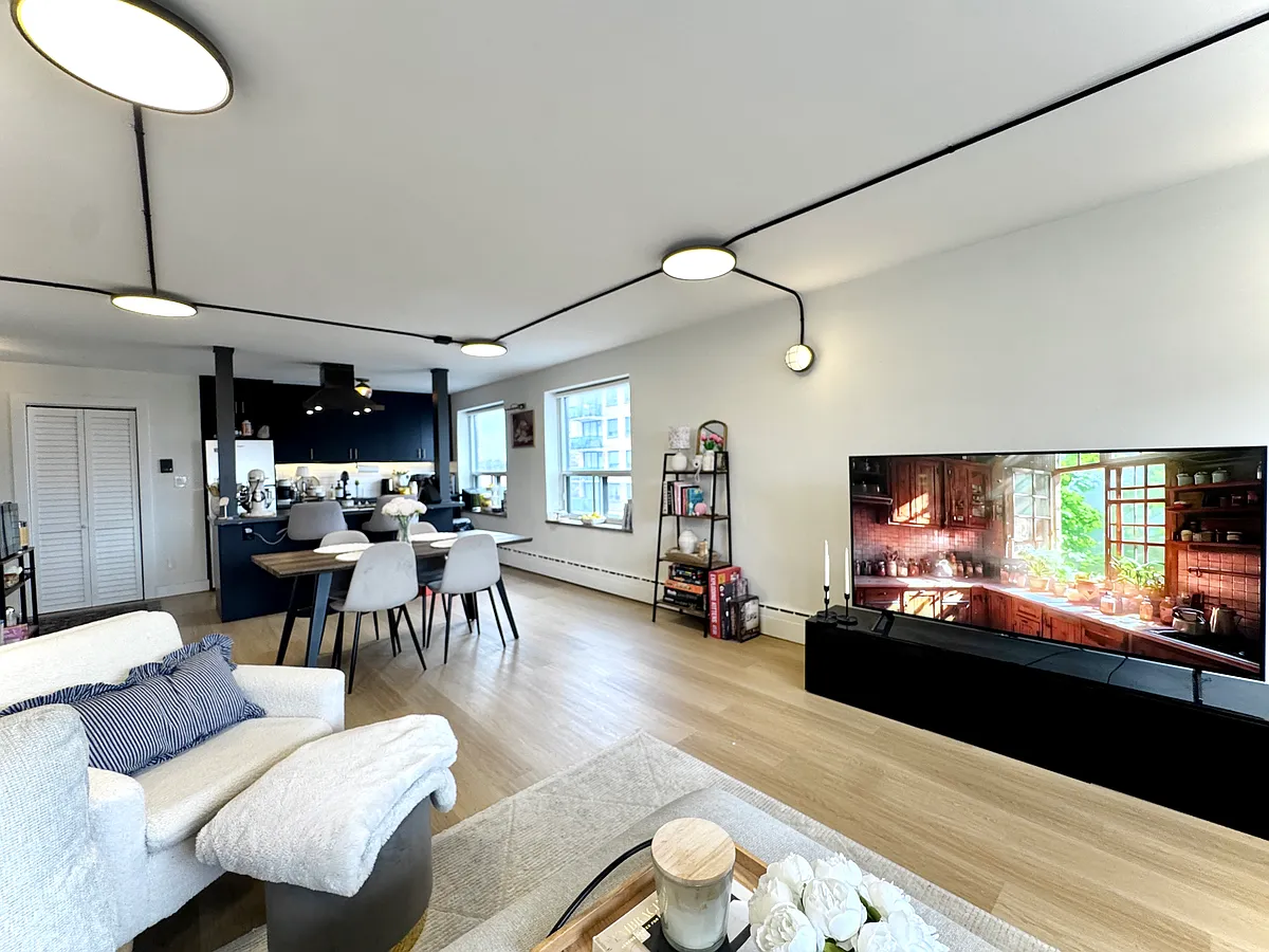Building Photo - 420 Eglinton Ave E #102
