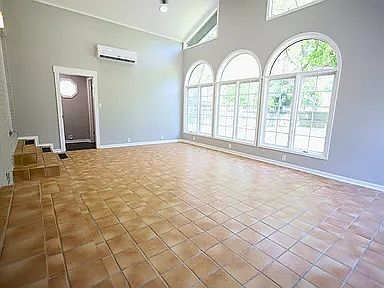 2nd image of 612 Circle Dr