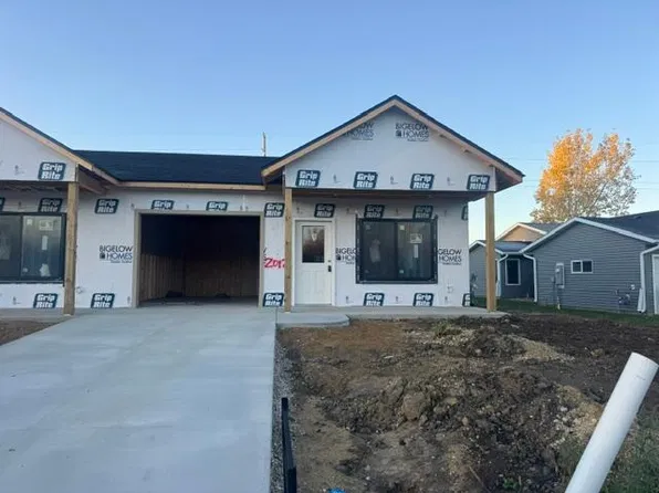 2012 E 20th St, Zumbrota, MN 55992