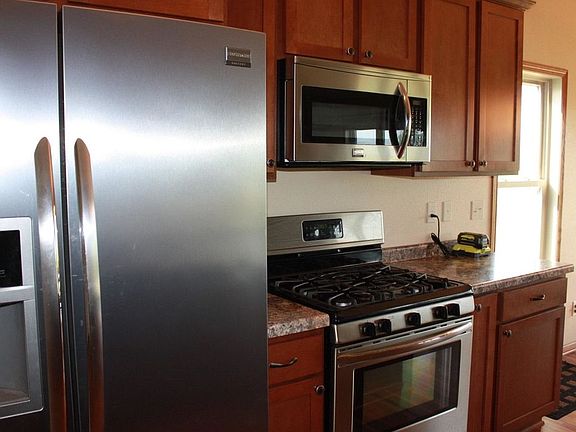 4th image of 458 Emerald Hills Dr