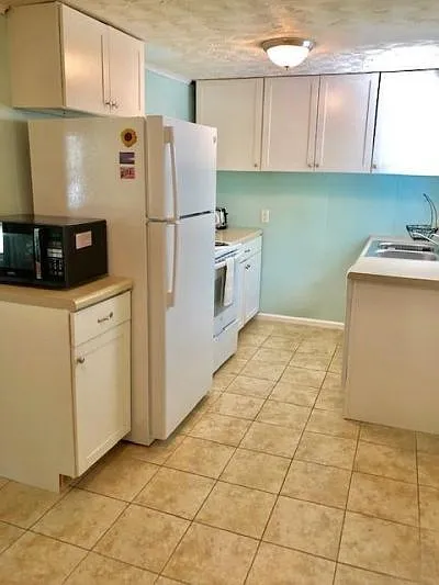 579 Beach Rd — Photo 7