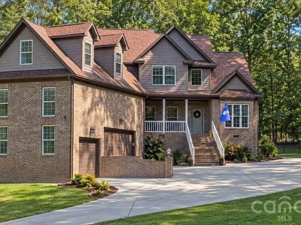 330 Woodland Glen Rd, Clover, SC 29710