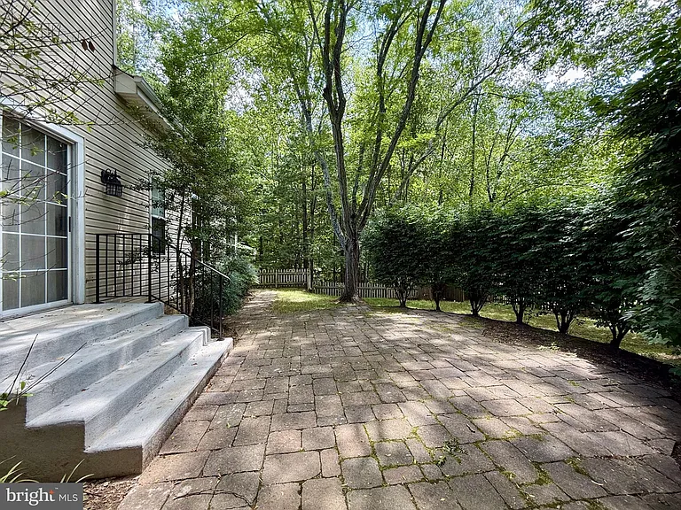 70 Dorothy Ln — Photo 28