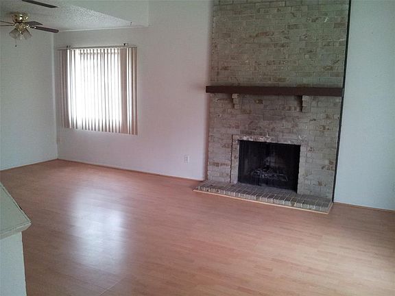 2nd image of 2826 Royalty Dr