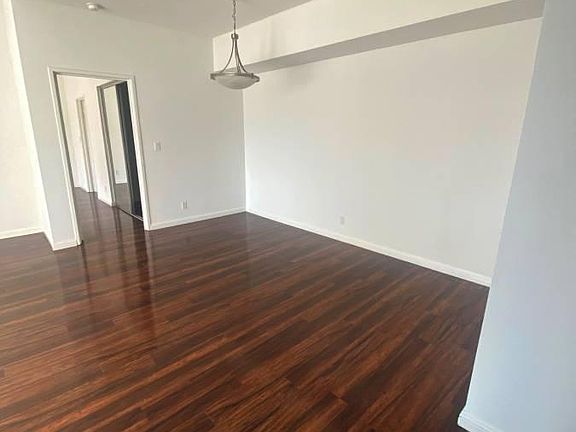 3rd image of 1059 S Bedford St