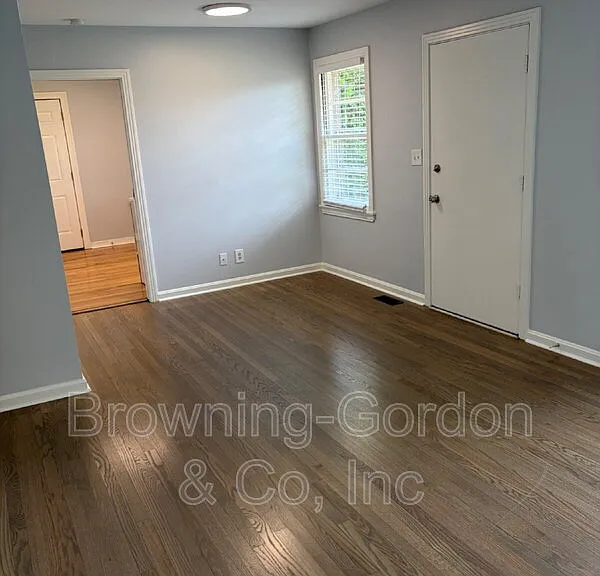 538 Fairlane Dr — Photo 2