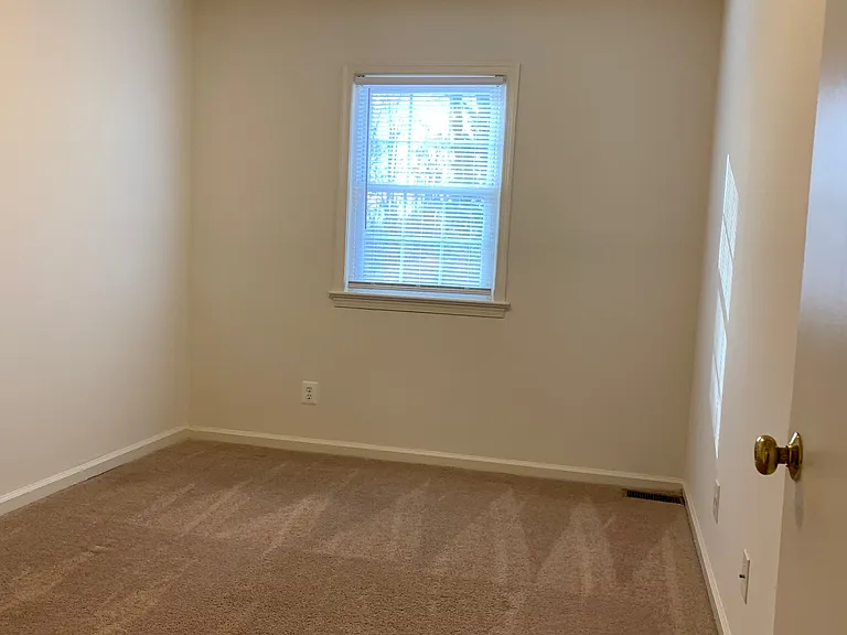 7 Farrell Ln — Photo 8