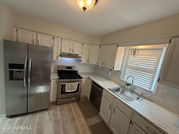 4th image of 11 Emerald Drive #A