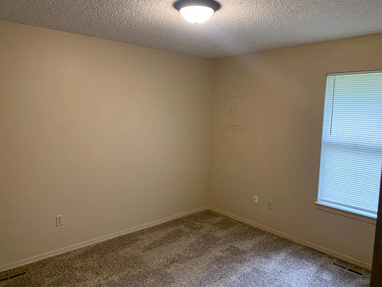 1208 N Summit Ave #A — Photo 6