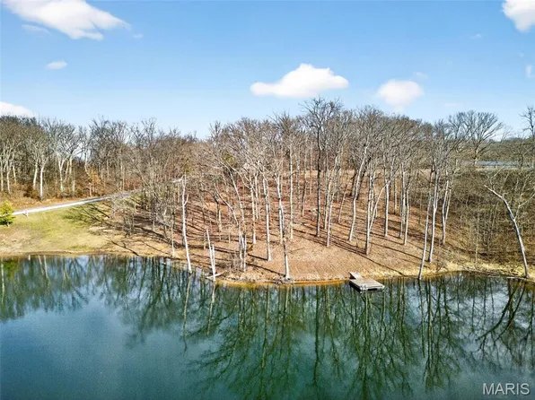35 Woodline Dr, Winfield, MO 63389