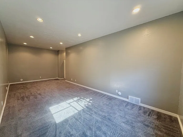 825 N Capitol Blvd — Photo 31