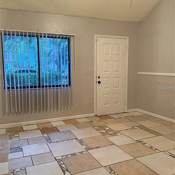 4313 SW 68th Ter — Photo 3