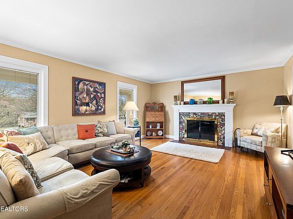 5th image of 7905 NW Bennington Dr