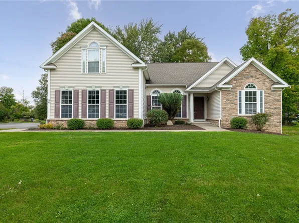 56 Galante Cir, Webster, NY 14580