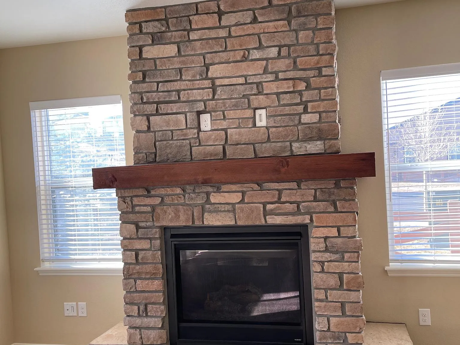 2 bed, 2.5 bath, 3134 sqft, $3,200 — Photo 4