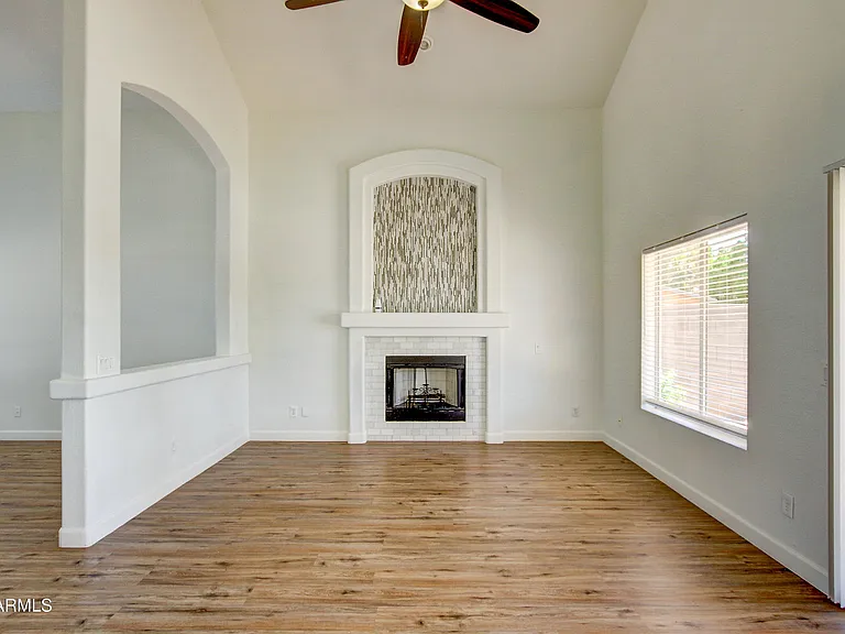 1550 N Sunset Pl — Photo 5