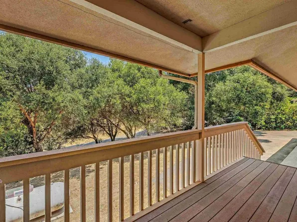 25913 Jesmond Dene Rd, Escondido, CA 92026