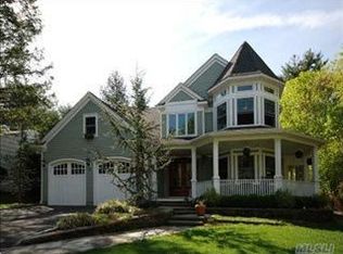 33 Ryan St, Syosset, NY 11791