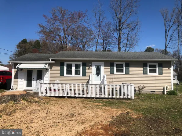 608 Wakefield Dr, Colonial Beach, VA 22443