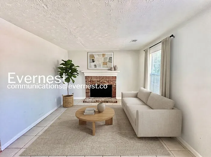 1373 Mill Lake Cir — Photo 3