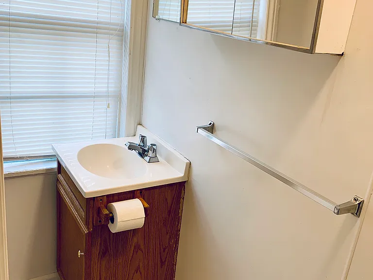 321 E Burd St — Photo 10