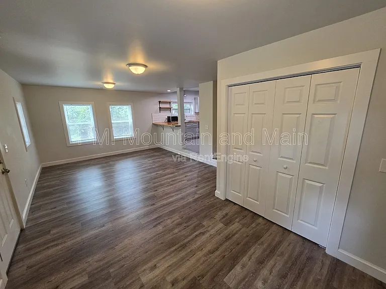 617 Brookshire St #B — Photo 6
