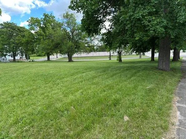 122 Washington St, Pontiac, MI 48341