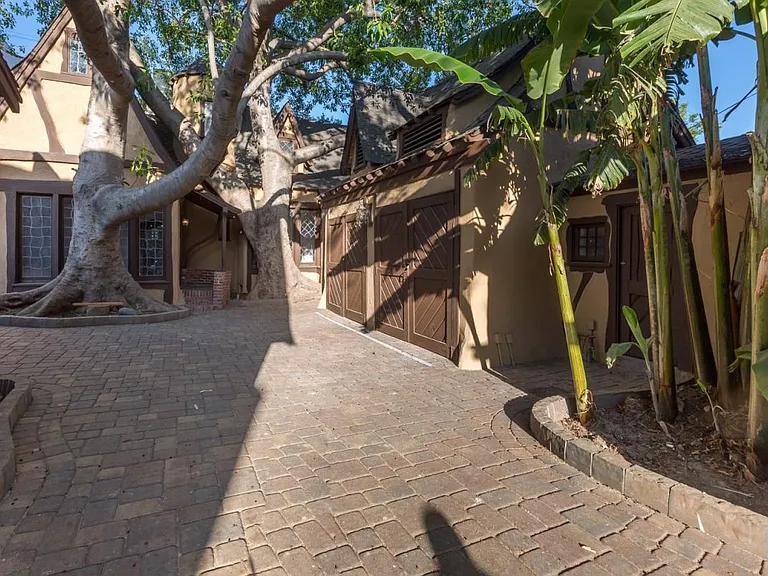 1330 N Formosa Ave — Photo 2