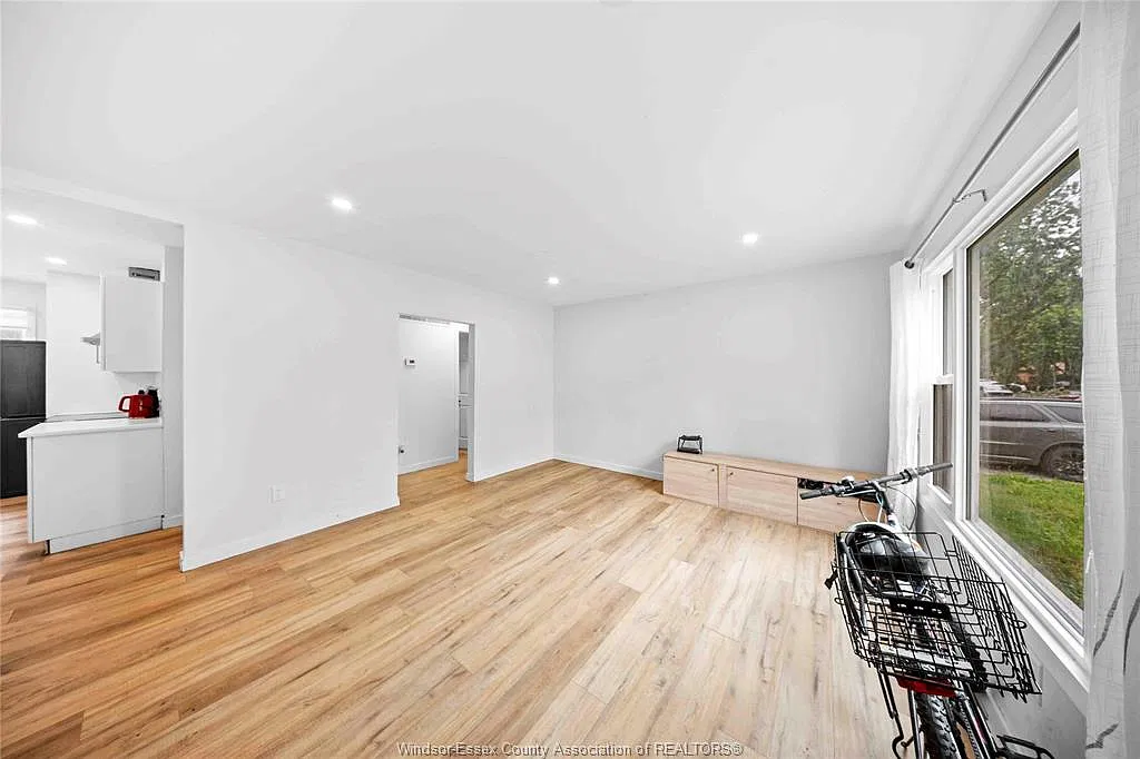 3 bed, $2,000 — Photo 4
