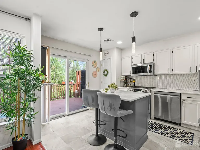 17 Parkside Dr — Photo 10