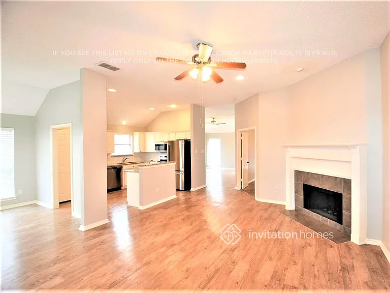 1117 Park Gln — Photo 3