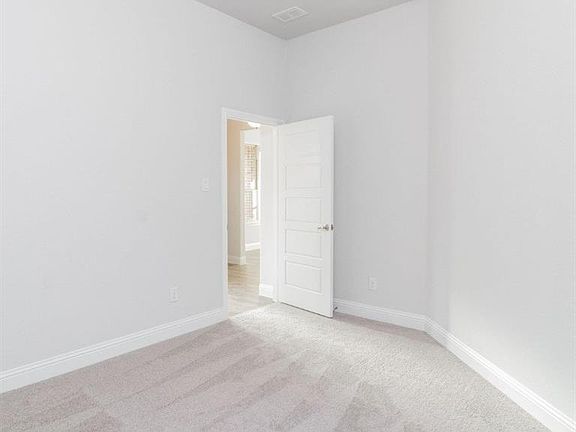 5th image of 804 Streetside Ln