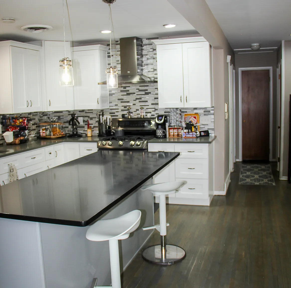 1495 S Grape St — Photo 3