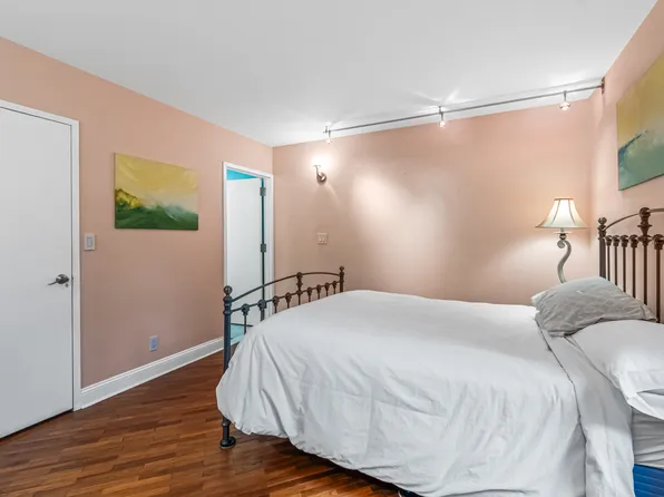 400 East 70th Street image 10 of 20