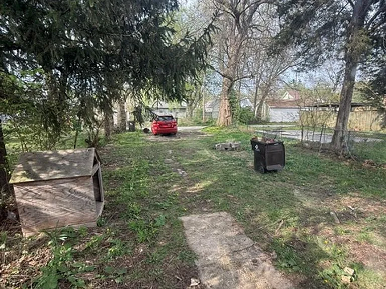 905 W Thrush Ave — Photo 11