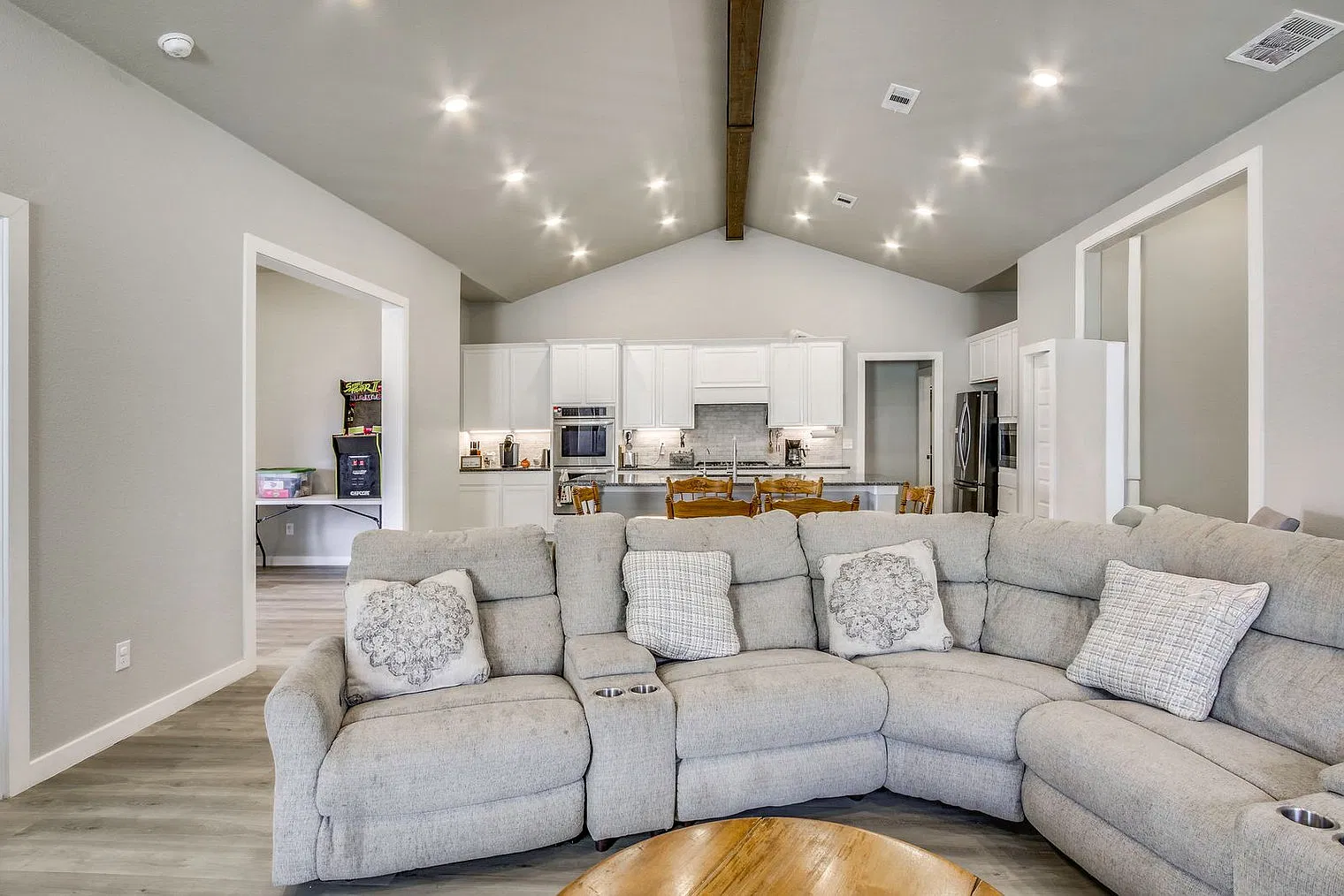 4 bed, 3.0 bath, 2690 sqft, $5,618 — Photo 2