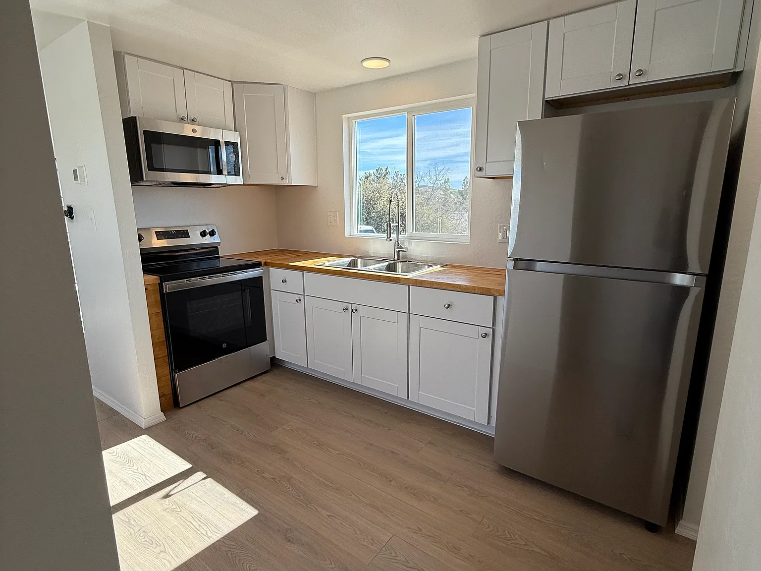 2 bed, 854 sqft, $1,600 — Photo 4