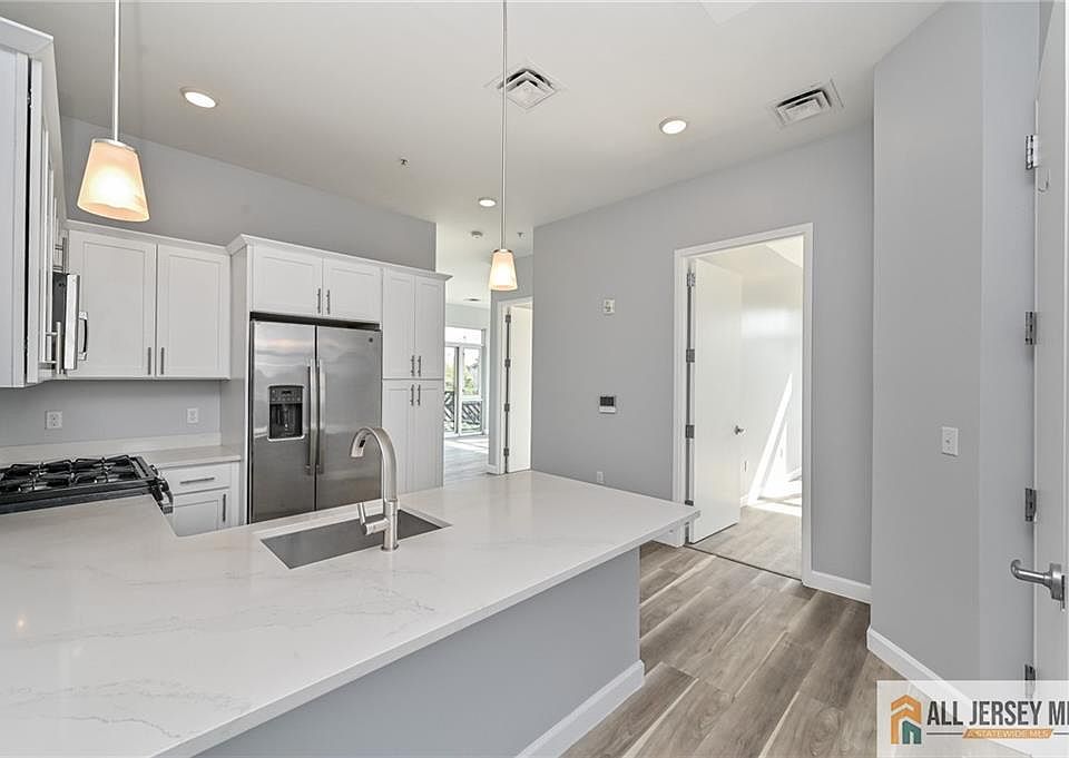1st image of 271 Millburn Ave #2A