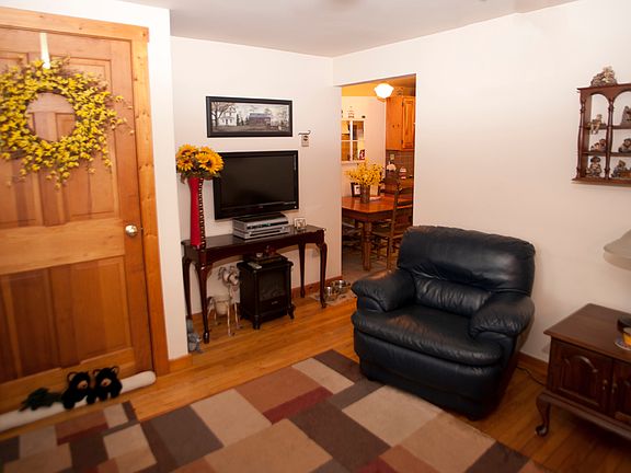 3rd image of 107 Franklin St #B