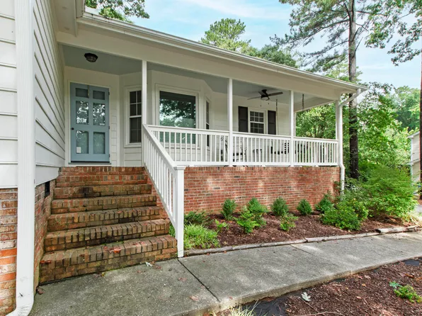 6201 Bramblewood Dr, Raleigh, NC 27612