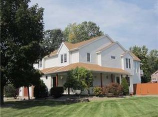 284 Selkirk Dr, North Tonawanda, NY