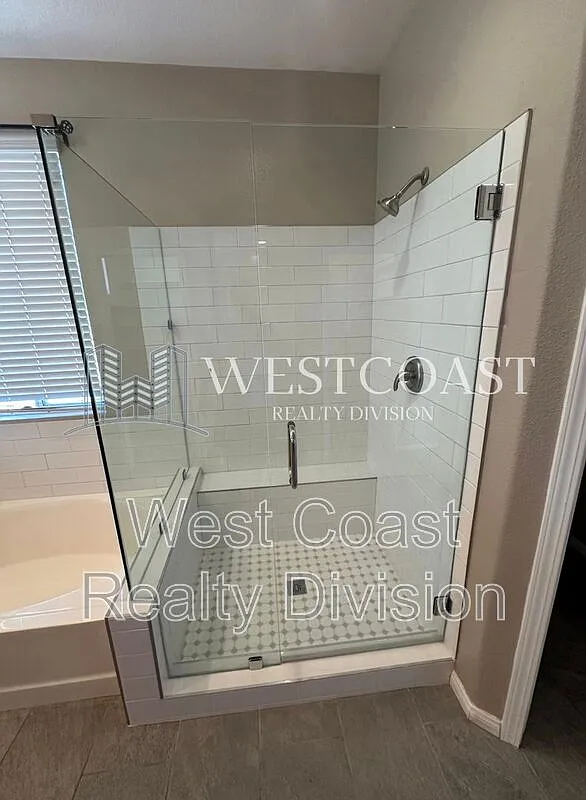 4 bed, 3.5 bath, 3369 sqft, $3,750 — Photo 4