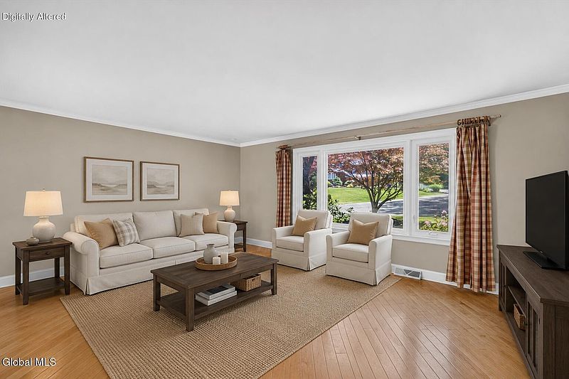 4th image of 901 Londonderry Court