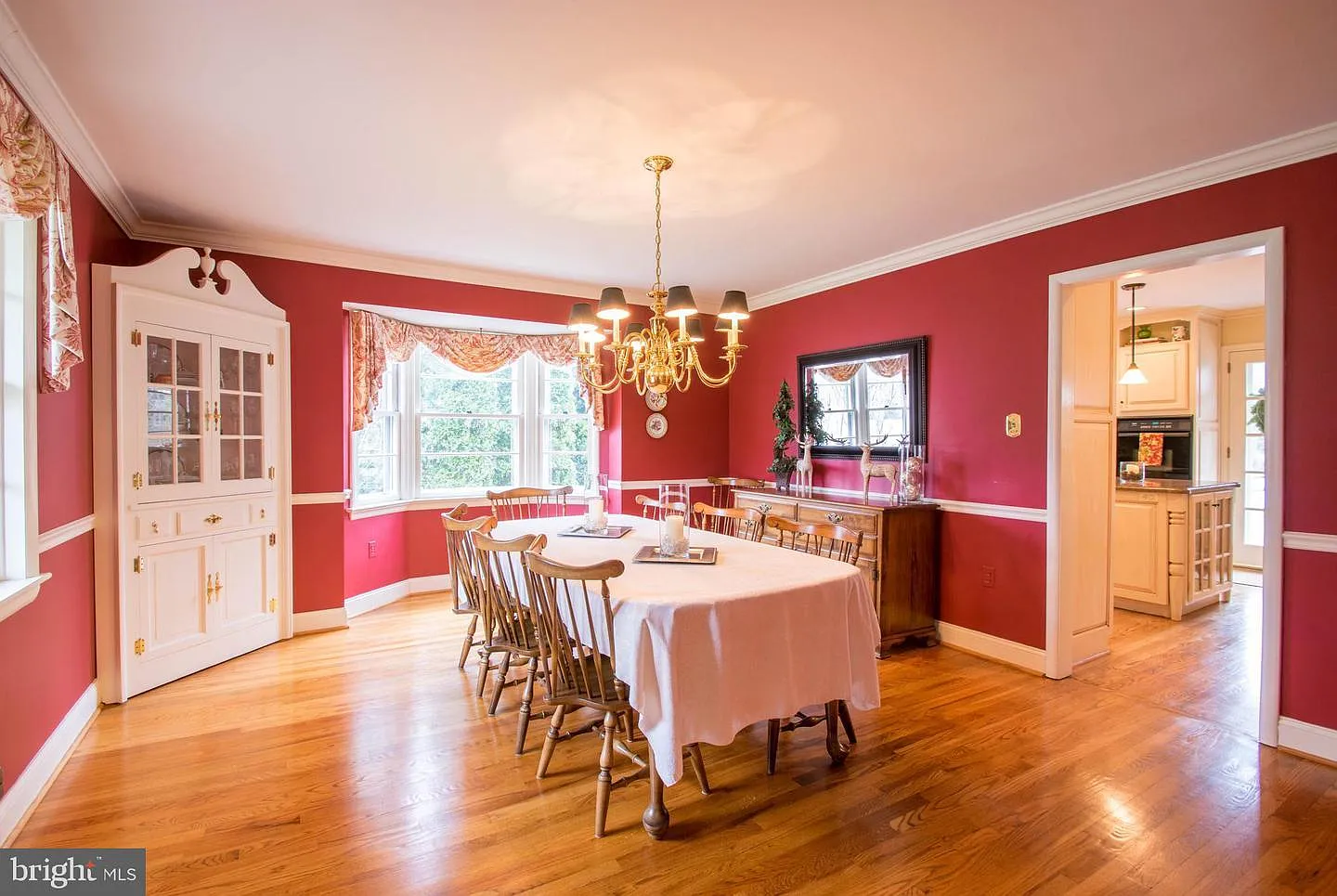 4 bed, 2.5 bath, 3500 sqft, $3,800 — Photo 3