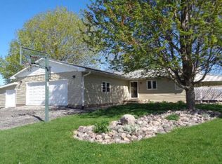 405 SW 11th St, Aledo, IL 61231