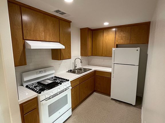 5th image of 324 Springville Ct #A